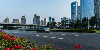 中国深圳，2014年11月20日:中国深圳市中心的建筑和交通状况