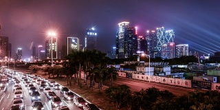 中国深圳，2014年11月20日:中国深圳，深圳的交通和建筑夜景