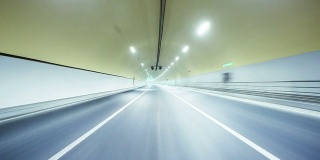 高速交通在现代城市道路隧道，时间流逝。