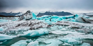 冰岛Jokulsarlon冰川泻湖冰山的时间流逝