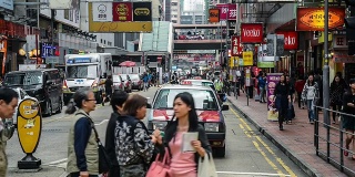中国香港，2014年11月13日:中国香港九龙市中心的交通和行人