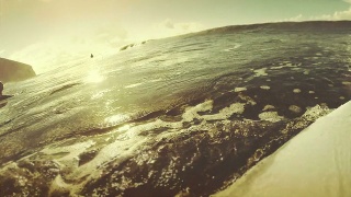 冲浪镜头:在冲浪板上视频素材模板下载