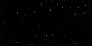 720p:雪花在黑色背景上闪闪发光