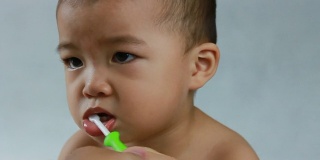 宝宝被迫学习刷牙，CU