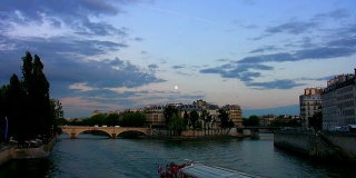 巴黎的满月