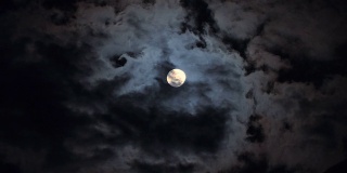 延时月亮 - Nacht_Mond_Wolken