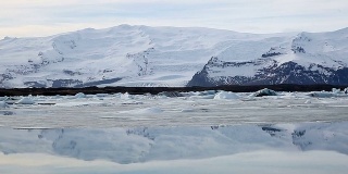 高清摇摄:Vatnajokull冰川Jokulsarlon泻湖冰岛