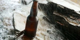 啤酒在河里冷冻