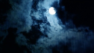 满月时光流逝，下雨。视频素材模板下载