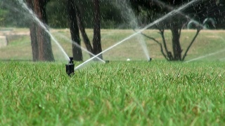 草坪灌溉视频素材模板下载