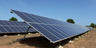 太阳能电池板，绿色替代能源