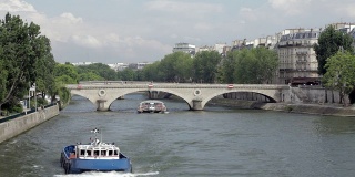 夏日的巴黎，塞纳河