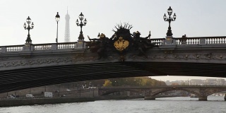 巴黎塞纳河上的亚历山大桥