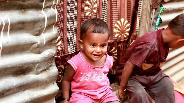 印度农村儿童小组，小男孩小女孩
