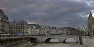 巴黎桥，时光流逝