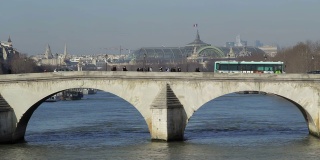 法国巴黎的一座桥。