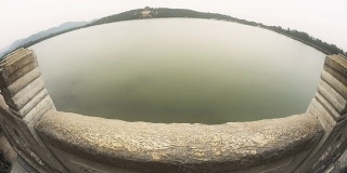 由鱼眼镜头拍摄的中国颐和园的湖