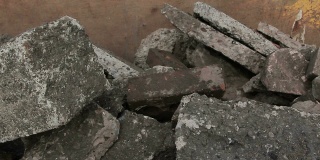 碎石、混凝土和砖块