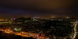 全景俯瞰城市的夜晚延时摄影