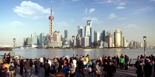 上海天际线与游客