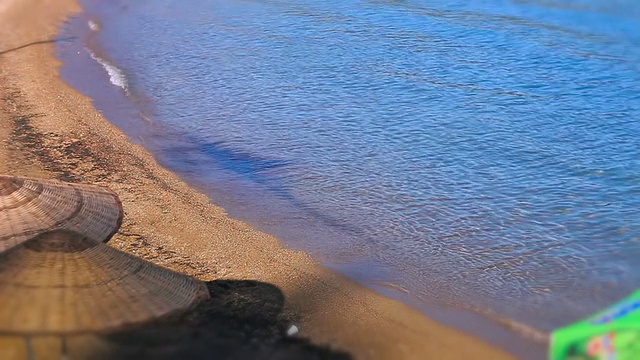 海滩和波