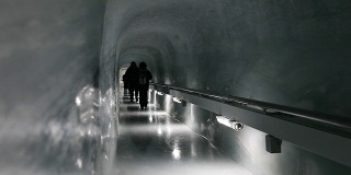 冰隧道