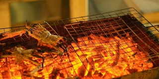 平底锅:晚上烧烤时用的烤蟹