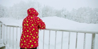 女性的雪景