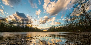 T/L 8K日落时河上美丽的云景