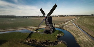 航拍荷兰历史悠久的风车