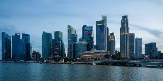 黄昏时分新加坡中央商务区的天际线