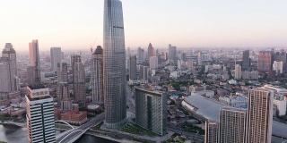 天津的现代建筑与都市景观夜以继日，时光流逝。