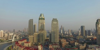天津现代建筑鸟瞰图和城市景观，实时。