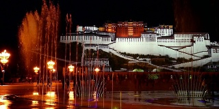 布达拉宫美丽的夜景