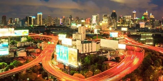 延时拍摄:曼谷市中心的天际线和高速公路