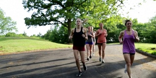 女性慢跑