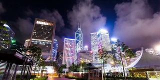 晚上香港的天际线和现代建筑，超延时。