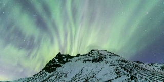 高清延时拍摄:冰岛南部VIK的北极光