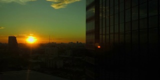 大厦的日出
