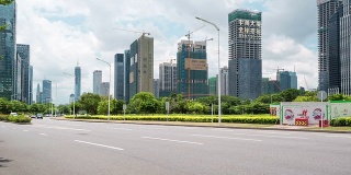 深圳繁忙的城市街道和现代化的建筑，时光流逝。