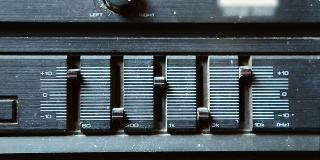 旧的数字音频混频器控制器