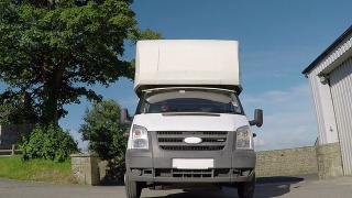 卡车/货车从摄像机上方开过视频素材模板下载
