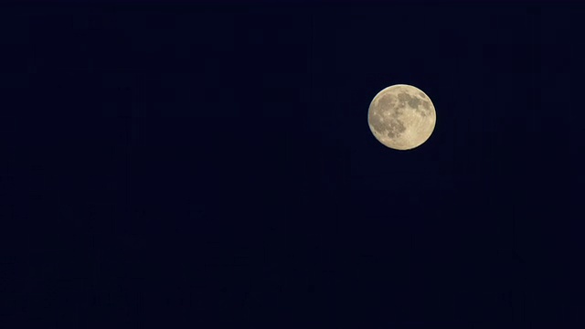 4K:晴朗夜晚的满月