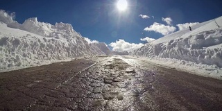 车载摄像机:在雪地上行驶