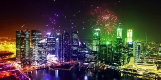 新加坡大城市上空的烟花