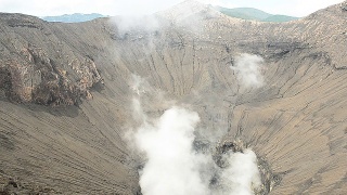 印度尼西亚溴山的烟雾视频素材模板下载