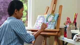 女艺术家油画视频素材模板下载