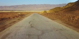 穿越沙漠的古道