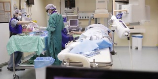 手术室内放置手术器械的手术台