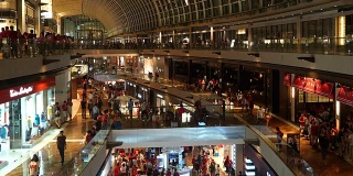HD时间推移-拥挤的人在购物中心在新加坡